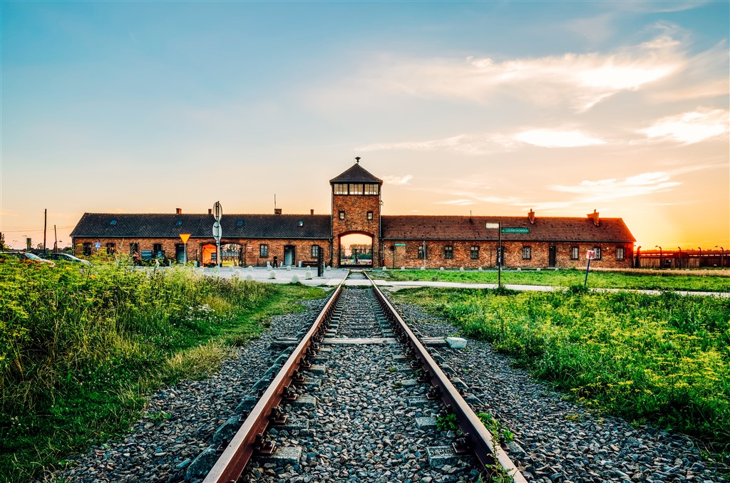 Auschwitz II birkenau entrance