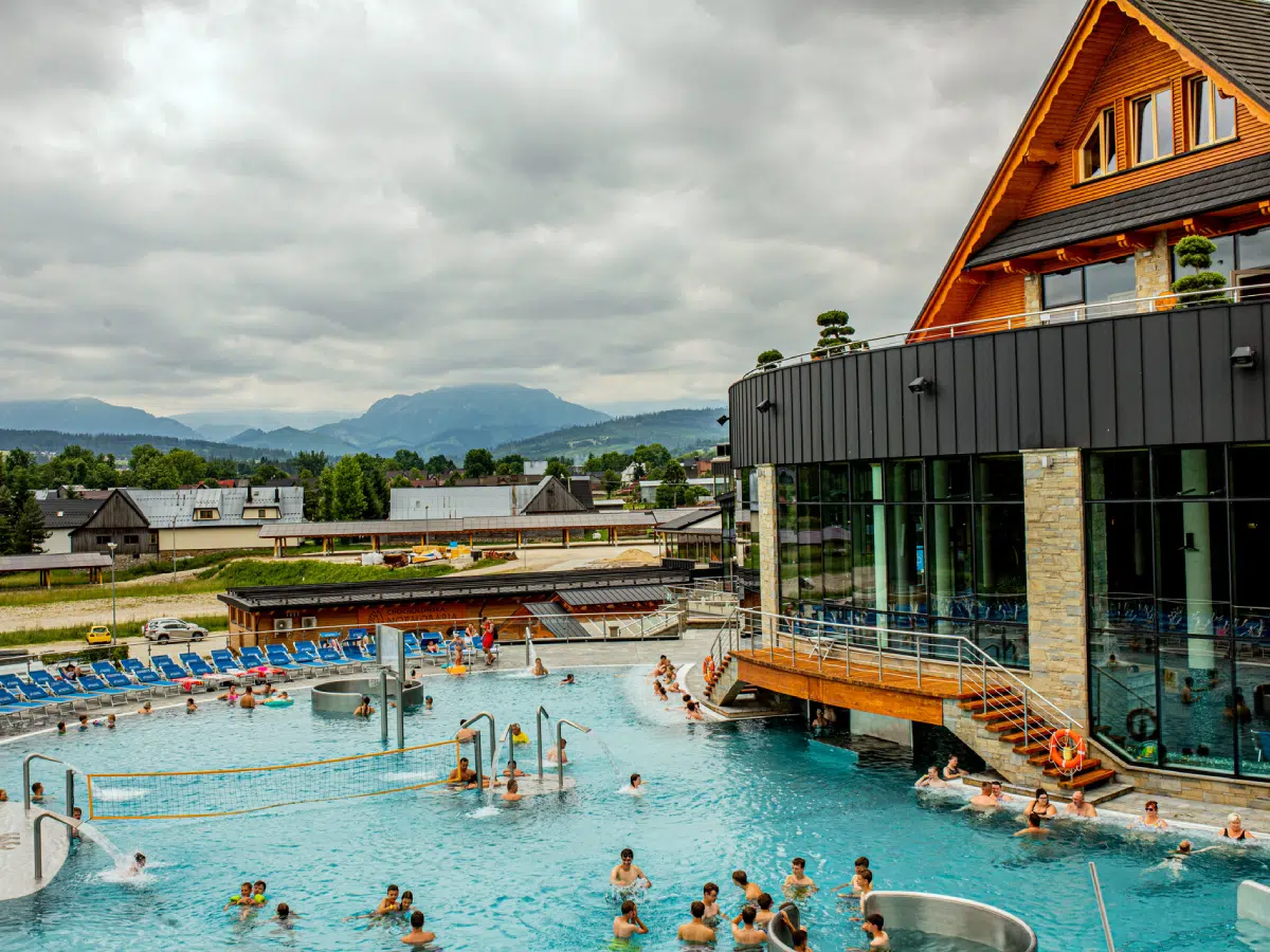 zakopane-thermal-baths-hydro-massagers Zakopane thermal baths outdoor area with mountain views