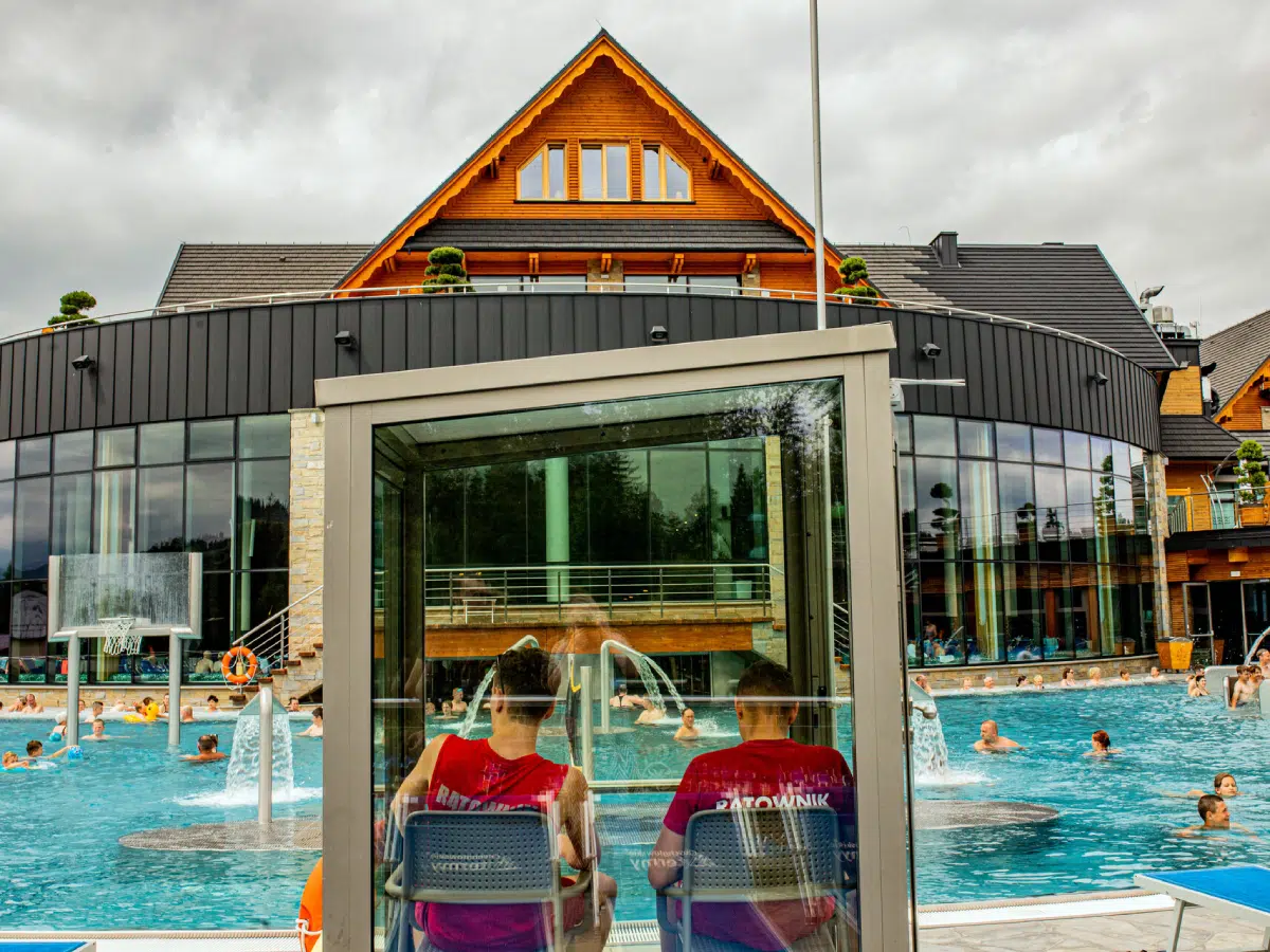 zakopane-thermal-baths-lifeguard-booth Nicely enclosed lifeguard booth at the Chocholow thermal baths near Zakopane