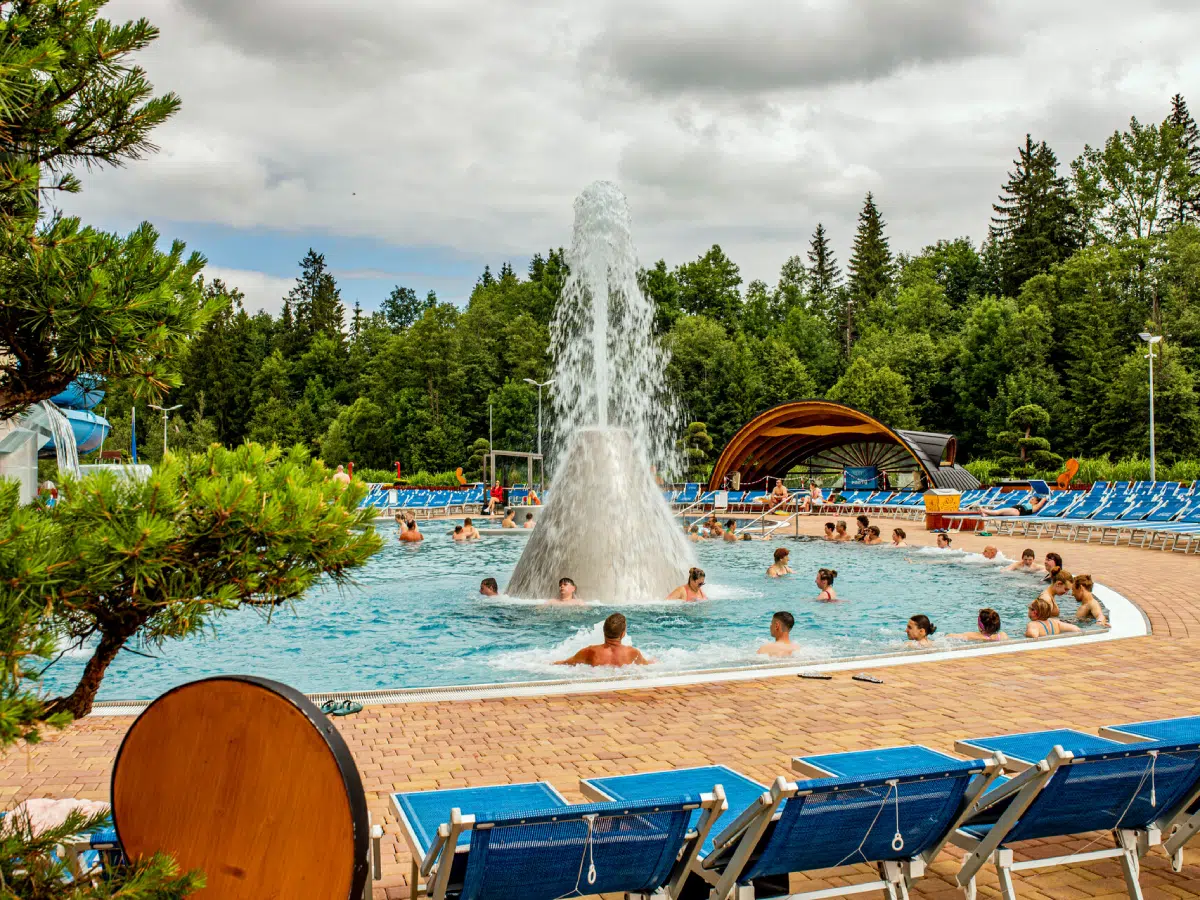 zakopane-thermal-baths-outdoor-geyser-fountain Volcano shaped water fountain at Zakopane thermal baths in Chocholow.