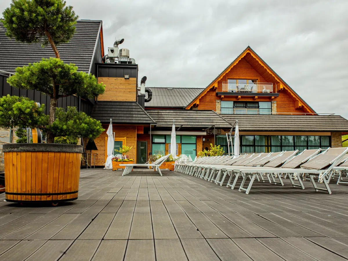 zakopane-thermal-baths-sunbeds These nice sunbeds in Zakopane thermal springs are overlooking the outdoor thermal pools as well as the village of Chocholow.