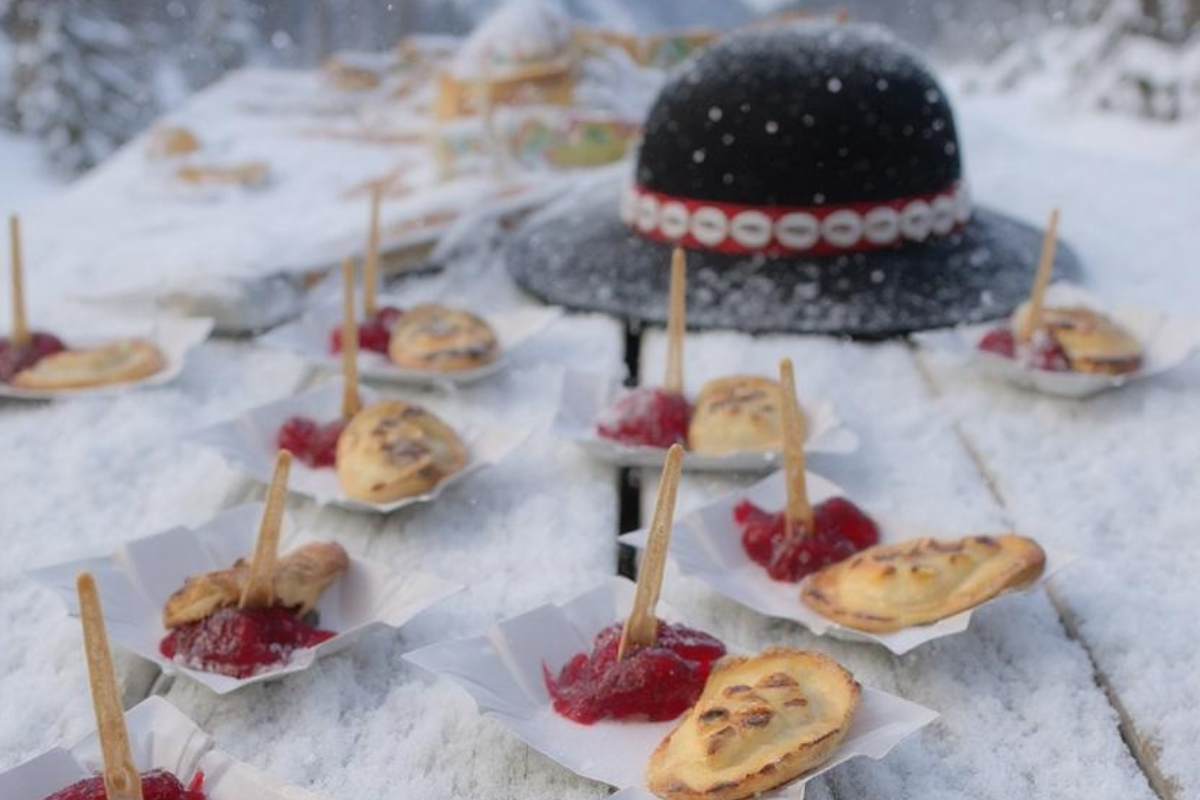 Highlander Bonfire Snacks in Zakopane – Traditional Oscypek and Local Treats (1) Snowmobile tour bonfire in Zakopane with group relaxing by a campfire and Tatra Mountains in the background